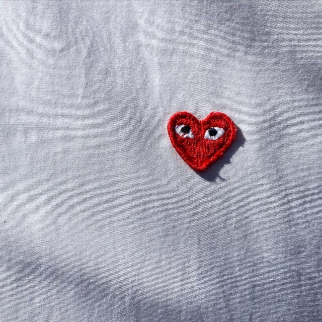 Was sind die größten Herausforderungen meiner Community fragt @byjohannafritz heute an Tag 3 der Challenge.  Ich glaube es sind die Emotionen, dass man eben bei den eigenen Kindern plötzlich nicht mehr objektiv ist. Alles trifft einen irgendwie anders. Man versucht alles in einen Kontext zu setzen und wünscht sich so sehr, dass es den Kindern gut geht. Jetzt und in der Zukunft.  Wenn dann noch die Emotionsausbrüche der Pubertät dazu kommen, wird es stürmisch.  Außerdem hat meine Community auch häufig Sorge vor dem Außen. Was sagen andere, wie kommt das bei den LehrerInnen an? Wie machen andere das, wird dann viel häufiger zur Frage als “was würde uns gut tun.”  Ich stelle mich 6 Monate an den Spielfeldrand, erkläre, höre zu, beleuchte und applaudiere.  #pubertät #elternmentoring #communityaufbauchallenge #psychologie #coaching #eltern #jugend #emotionen #subjektiv #bedürfnisorientiert